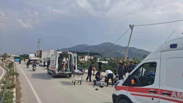 16 yaşındaki sürücünün kullandığı motosiklet tıra çarptı: 1 ölü, 2 yaralı