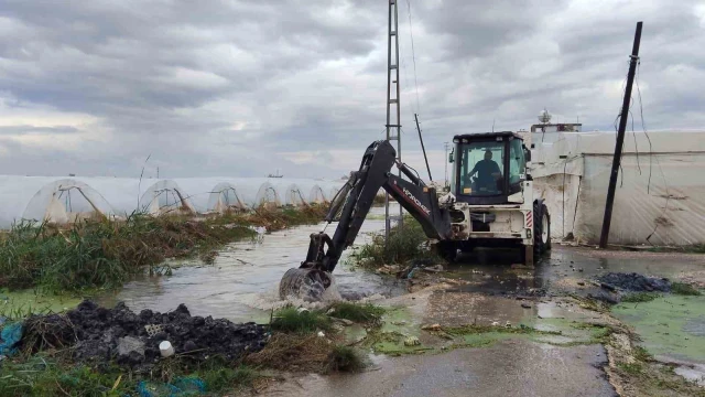 Mersin’de Sağanak Yağış Su Baskınlarına Neden Oldu