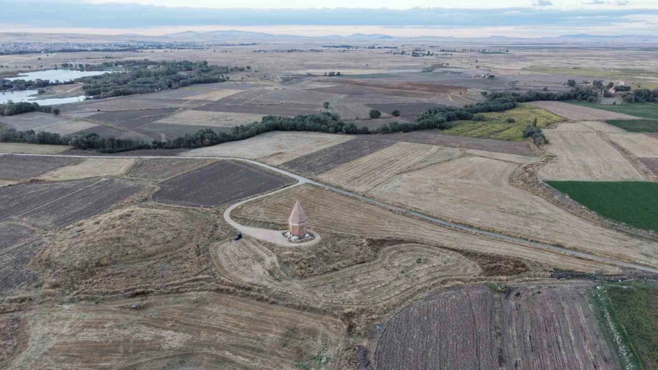 Selçuklu Mirası Turhasan Türbesi 800 Yıldır Ayakta
