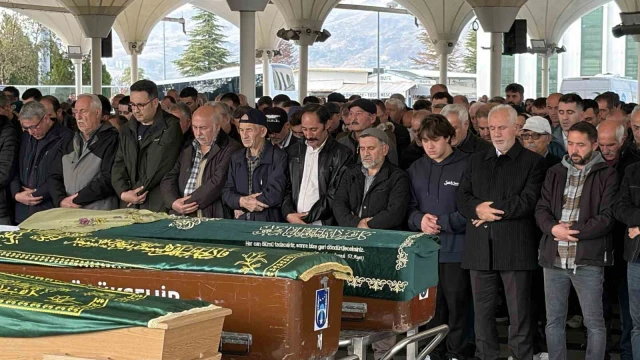 Ankara’da eski eşi tarafından öldürülen kadın son yolculuğuna uğurlandı
