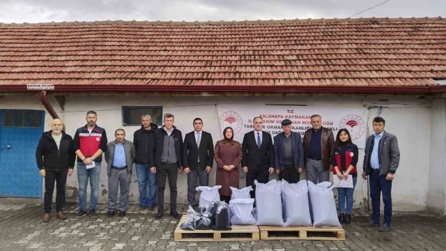 Aslanapa’da 8 üreticiye yüzde 50 hibeli çörekotu tohumu desteği