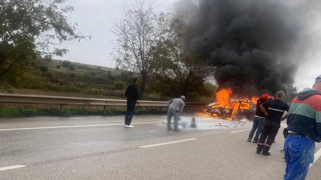 Bandırma-Çanakkale yolunda feci kaza: Araç alev aldı, 2 kişi yaralandı