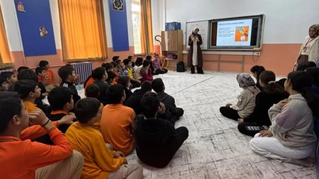 Beyşehir’de sağlıklı gülüşler için okul okul tarama