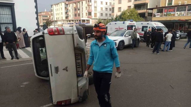 Bingöl’de otomobil ile pikap çarpıştı: 2 yaralı