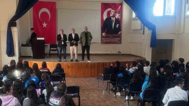 Bodrum’da öğrenciler yazarla buluştu