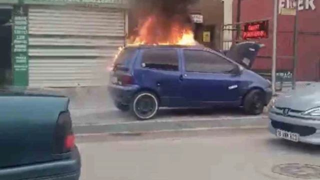 Bursa’da park halindeki otomobil alevlere teslim oldu