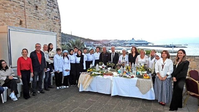 Çeşmeli öğrenciler, tarihî lezzetleri Kültür Sofrası’na taşıdı