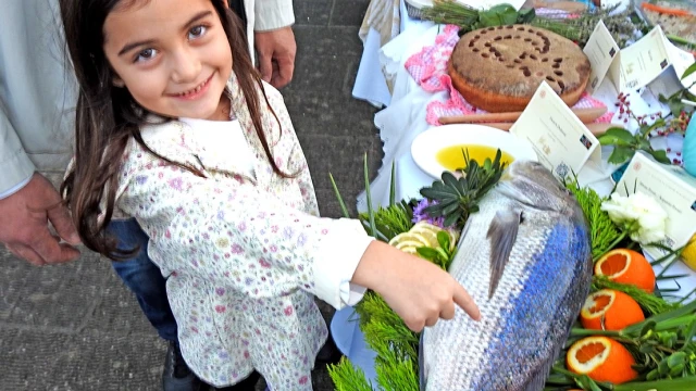 Çeşme’nin "Nişan balığı" geleneği Kültür Sofrası’nda canlandırıldı