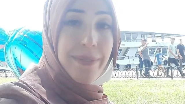 Çocuklarını kenara iterek kurtaran anne, devrilen minibüsün altında kalarak hayatını kaybetti
