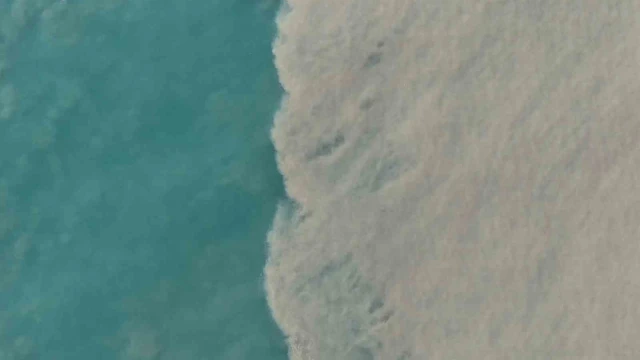 Derelerden akan sular Akdeniz’i kahverengiye çevirdi