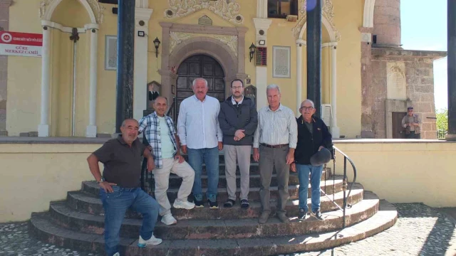 Edremit’te tarihi Güre Camii ilgi görüyor