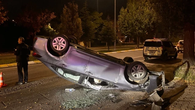 Erzincan’da otomobil devrildi: 1 yaralı