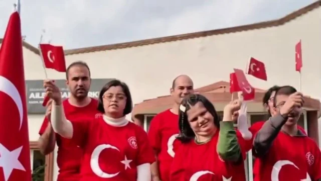 Erzurum Büyükşehir Belediyesi’nin özel öğrencili "Cumhuriyet" klibi sosyal medyada rekor kırıyor