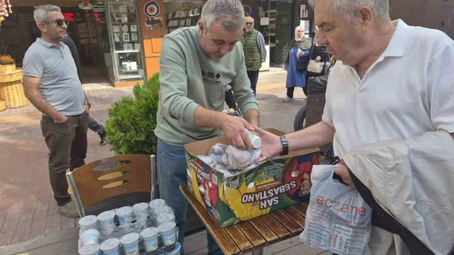Eskişehir’de hayırseverler ile ihtiyaç sahiplerini buluşturan çaycı