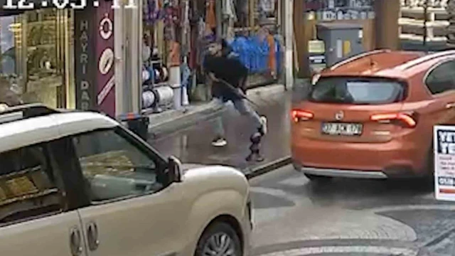 Etrafa ateş açıp, 4 kişiyi yaraladı