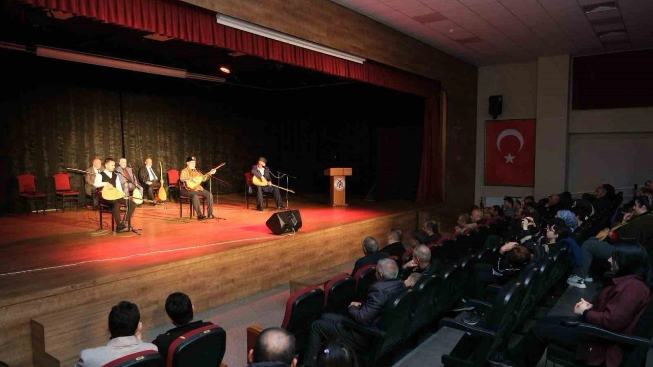Halk ozanları Erzincan’da Aşıklar Gecesi’nde buluştu