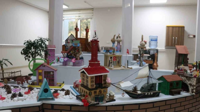 Huzurevi sakinleri hünerlerini sanat ve el emeğiyle sergiliyor