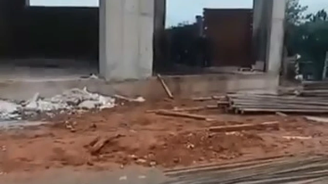 İnşaatın ikinci katından düşen işçi yaralandı