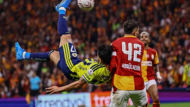 İrfan Can Kahveci, Galatasaray derbisinde ilk kez gol attı