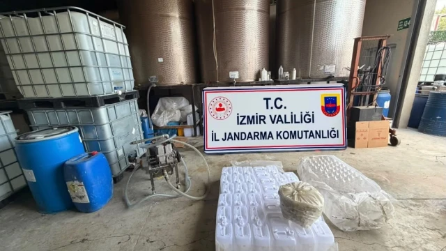 İzmir’de sahte alkol imalathanesine operasyon: 21 bin litre etil alkol ele geçirildi