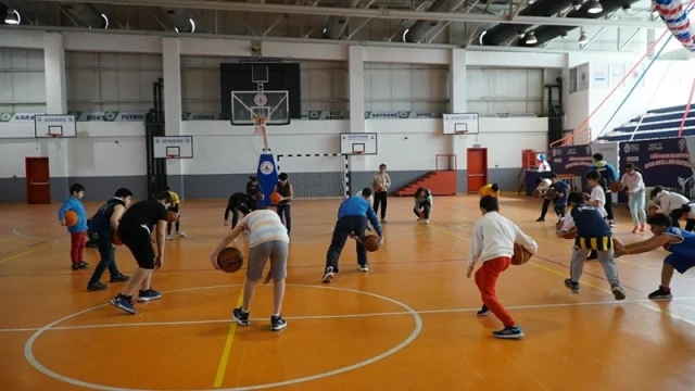 Kağıthane’de kış spor okullarına yoğun ilgi