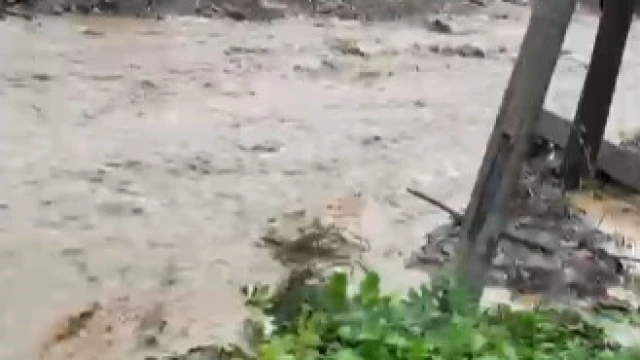 Karacabey’de dere taştı, ekipler bölgede çalışma başlattı