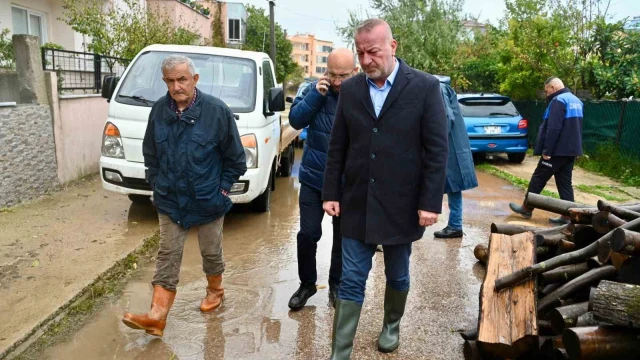 Karacabey’de şiddetli yağış sonrası tüm ekipler seferber oldu