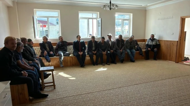 Kaymakam Ahat Otlukbeli ve Elmalı’da vatandaşlarla bir araya geldi