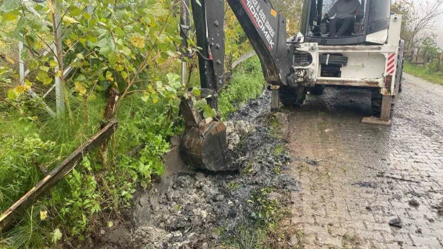 Kaynalı’da yağmur suyu kanalları temizlendi