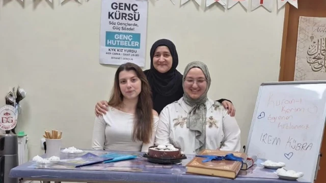 Kız yurdundaki 2 öğrenci 3 haftada Kur’an-ı Kerim okumaya başladı