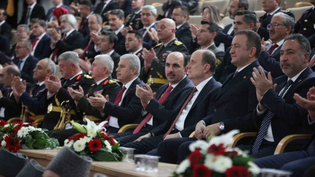 Konya’da Cumhuriyet Bayramı düzenlenen törenle kutlandı