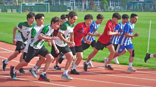 Körfez’de liseliler Cumhuriyet Kupası için koştu