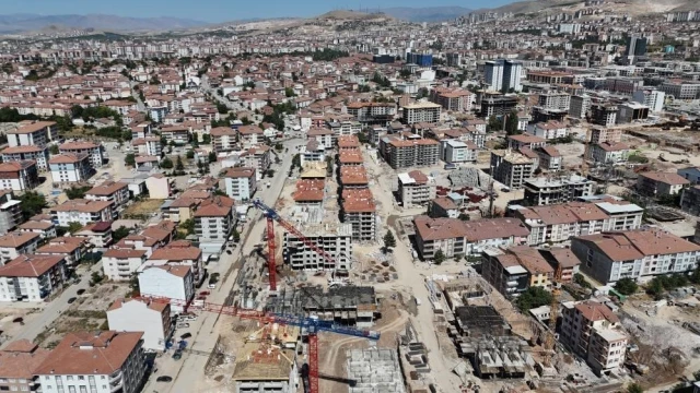 Malatya’da enkaz kaldırma işlemleriyle ilgili 6 kamu görevlisine soruşturma izni