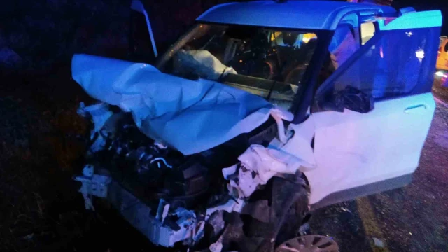 Mardin’de otomobil ile ticari araç çarpıştı: 1 ölü, 3 yaralı