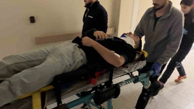 Motosiklet otomobille çarpıştı: 1 yaralı