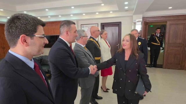 Aydın’ın Nazilli İlçesinde sokaklar kırmızı beyaza büründü