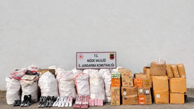 Niğde’de kargo aracından kaçak ürün çıktı