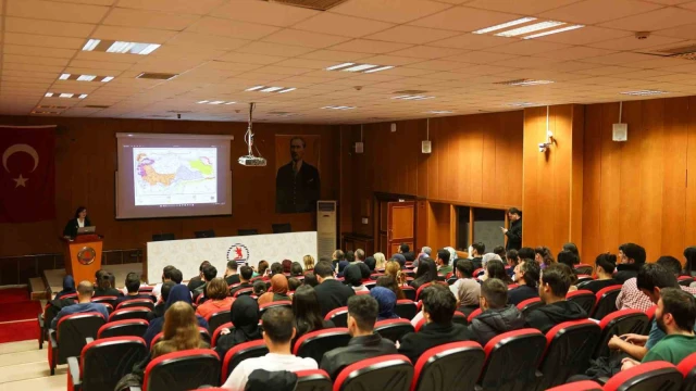 OMÜ’de "Tarihsel Süreçte Cumhuriyet ve Kazanımları" konferansı