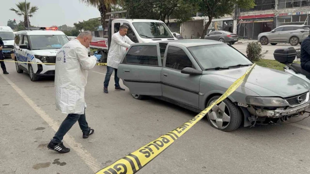 Önünü kestikleri şahsı bıçaklayıp aracının lastiklerini kestiler