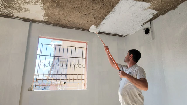 Osmaniye Belediyesi Yangında Zarar Gören Evleri Onarıyor