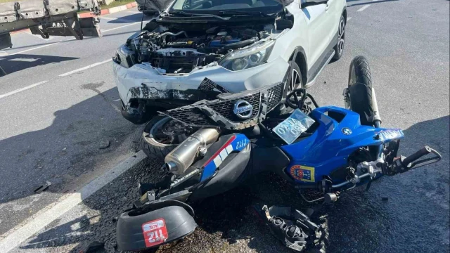 Otomobil jandarma motosikletine çarptı, uzman çavuş yaralandı