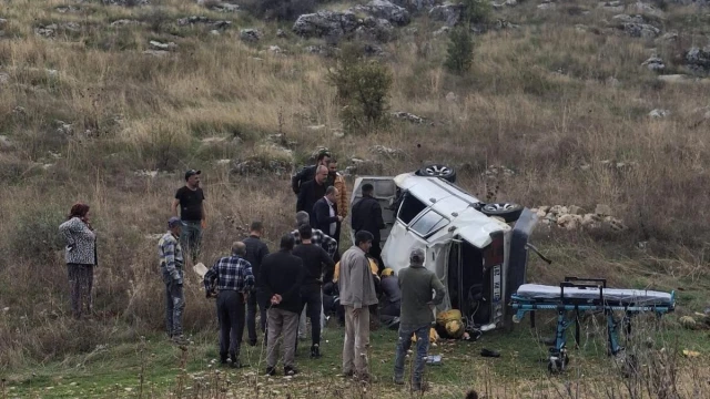 Otomobil şarampole yuvarlandı: 2 yaralı