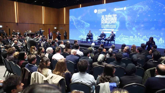 Sağlık Bakanı Memişoğlu 12’nci Türk Tıp Dünyası Kurultayı’nda gençlerle buluştu