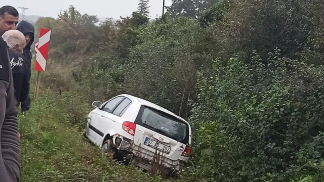 Sinop’ta otomobil şarampole uçtu: 4 yaralı