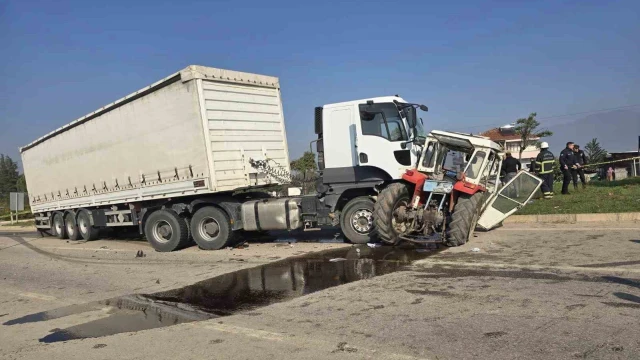 Tokat’ta tır traktörle çarpıştı: 2 ölü, 1 yaralı