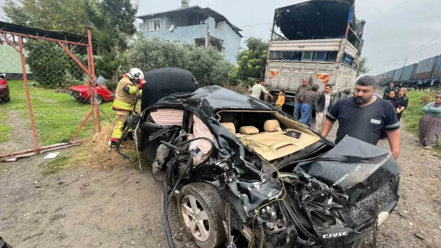 Hatay Dörtyol’da Tren Otomobile Çarptı: 2 Yaralı