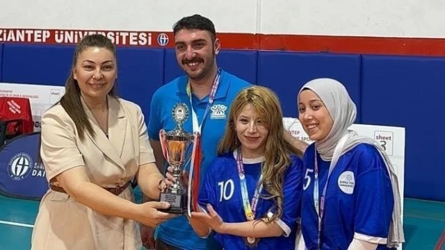 Üniversiteyi yasa boğan ölüm