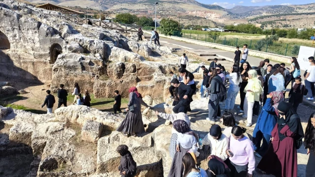 YKS’ye hazırlanan öğrencilere Perre Antik Kenti gezisi