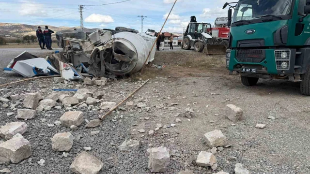 Yozgat’ta devrilen mikser metrelerce sürüklendi