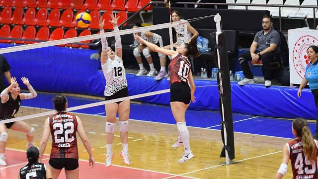 Yunusemre’nin Sultanları Altay’ı 36-34’lük setle geçti